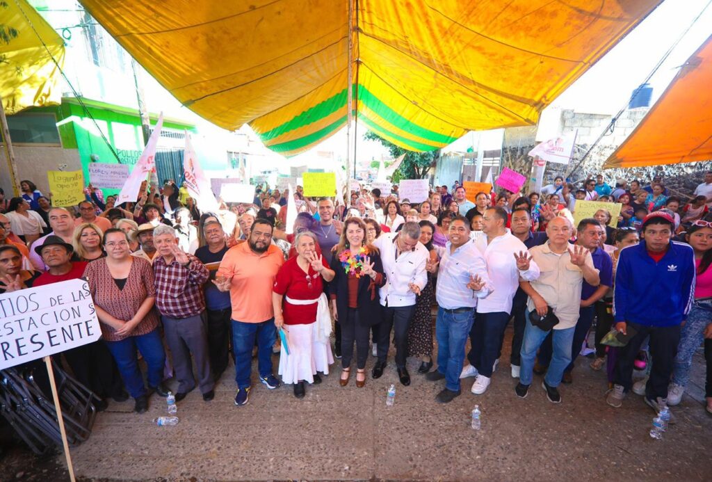 Margarita Gonz Lez Se Re Ne Con Vecinos De Cuernavaca