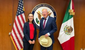 Ken Salazar se reúne con Claudia Sheinbaum en Embajada