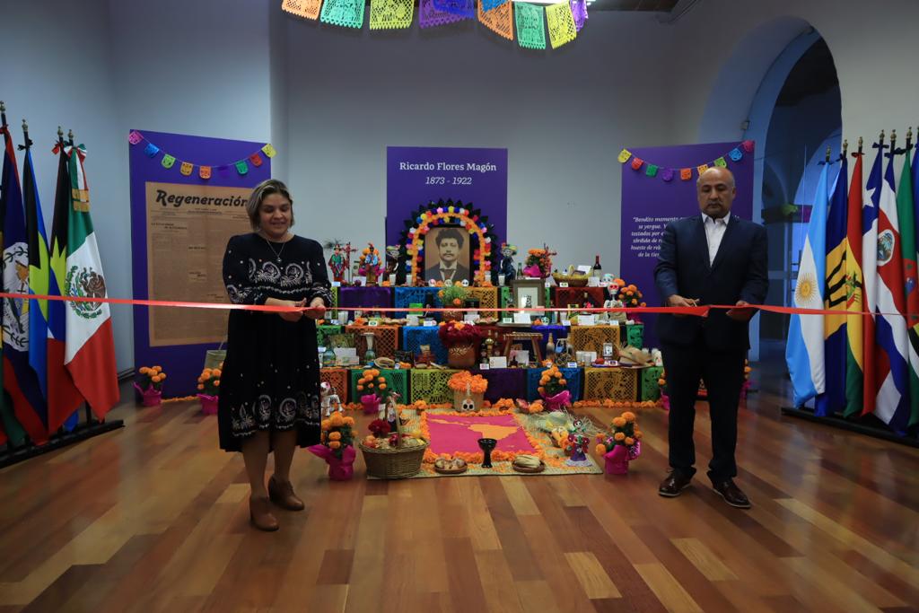 Inauguración de la ofrenda del Día de Muertos dedicada a Ricardo Flores Magón. Noticias en tiempo real