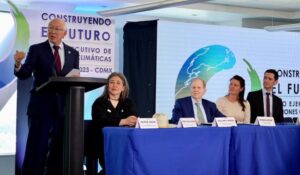 Ken Salazar participa en Foro de Acciones Climáticas