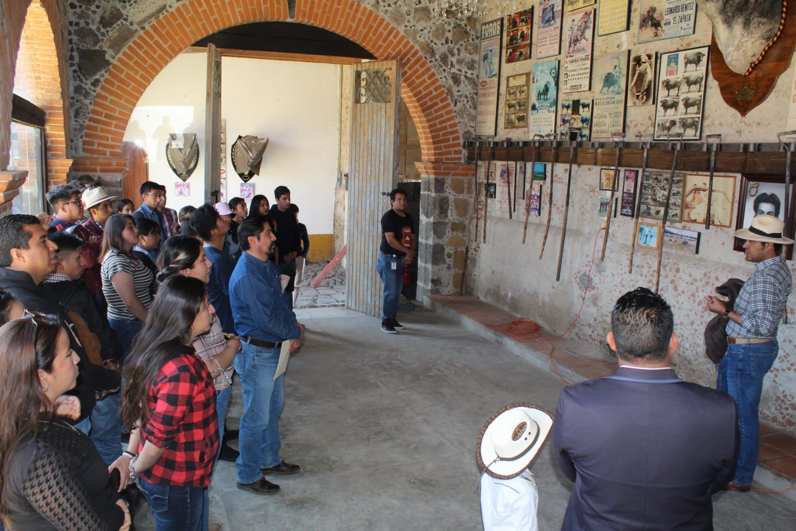 Visitan alumnos del ITST la ganadería “De Haro”. Noticias en tiempo real