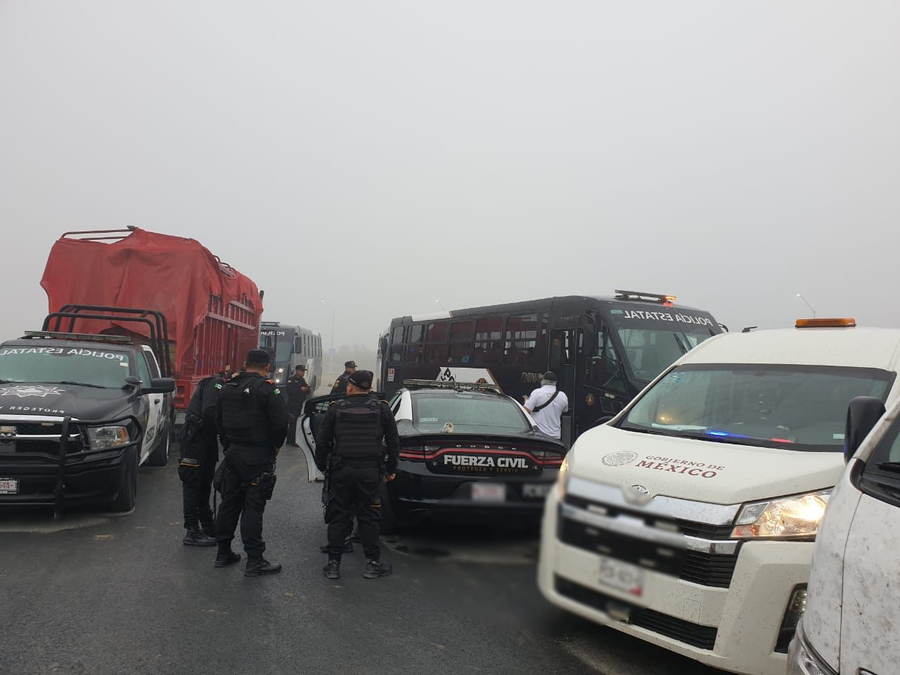 Rescata INM Nuevo León a 94 personas extranjeras transportadas de manera irregular en un camión. Noticias en tiempo real