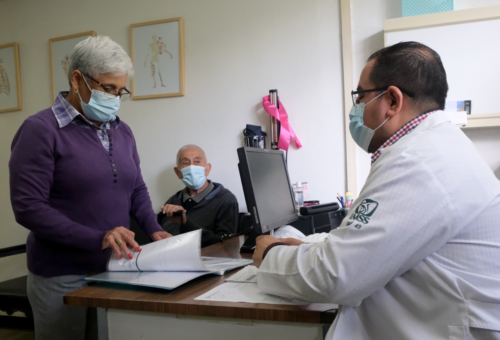 IMSS Brinda Atención Prioritaria A Personas Adultas Mayores Con ...