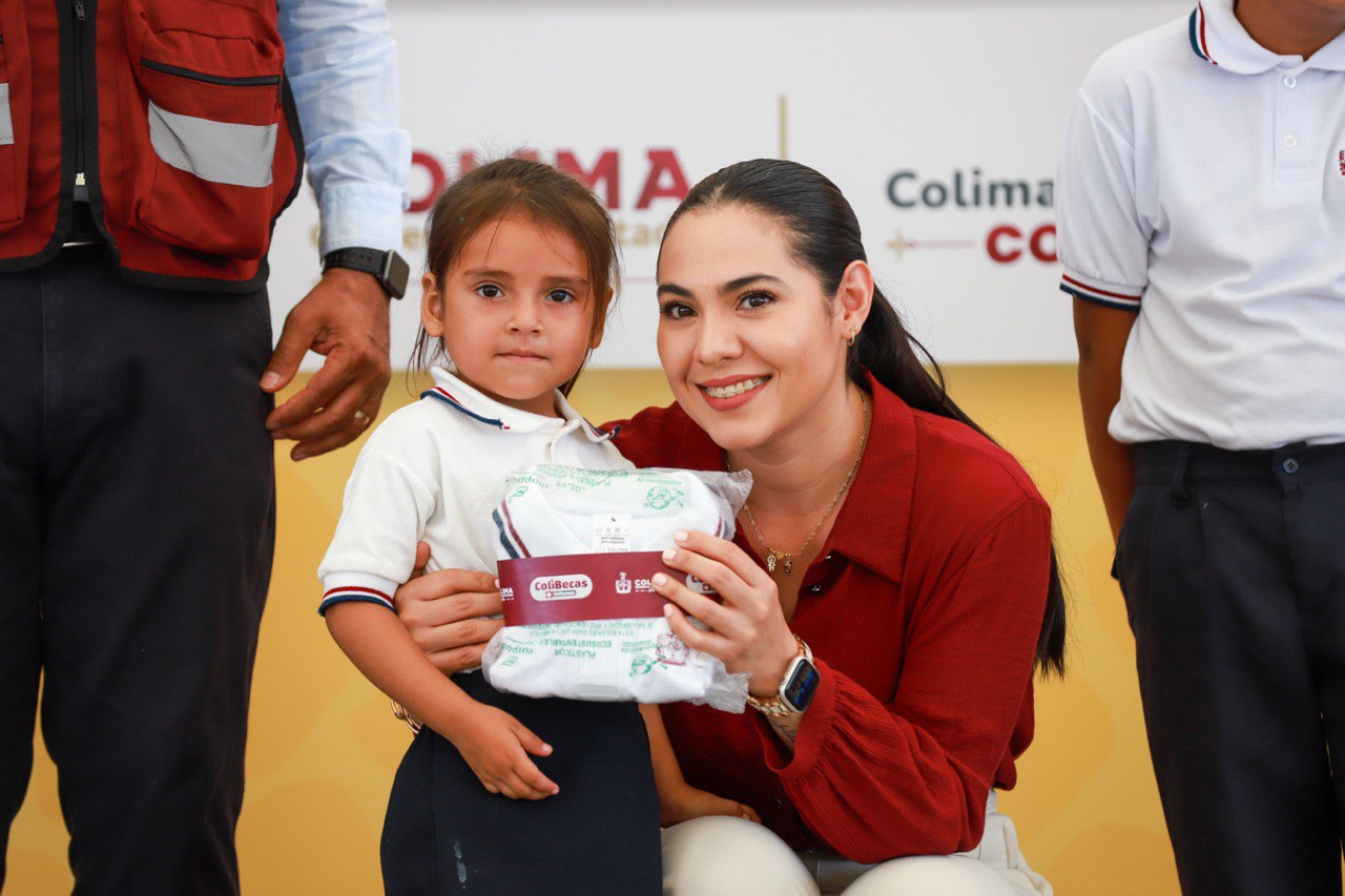 Indira Vizcaíno entregó más de 400 uniformes gratuitos a estudiantes de escuelas Conafe de Armería, Tecomán e Ixtlahuacán. Noticias en tiempo real