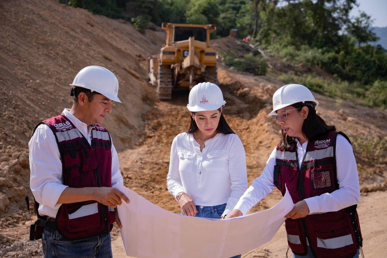 Indira da banderazo a obra para reconstruir carretera Villa-Minatitlán afectada por derrumbes en 2021. Noticias en tiempo real