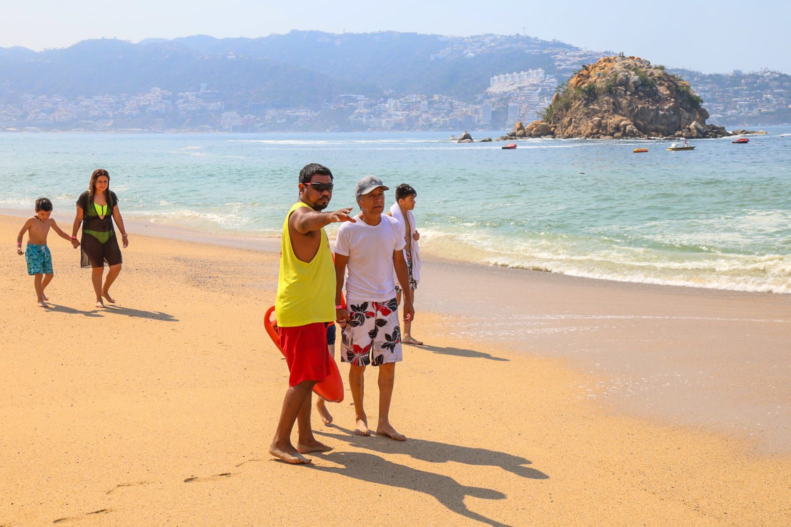 Alertan autoridades sobre la presencia del fenómeno de Mar de Fondo en playas de Acapulco. Noticias en tiempo real