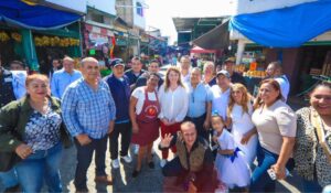 Margarita González visita mercado Adolfo López Mateos