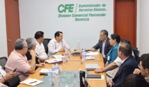 Huacho Díaz se reúne con citricultores en sede de CFE