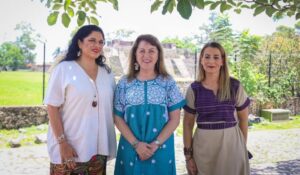 Margarita González recibe a Alejandra Frausto en Morelos