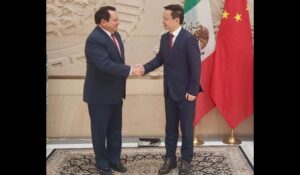 Huacho Díaz se reúne con embajador de China en México