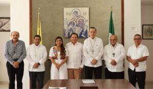 Huacho Díaz sostiene reunión con arzobispo de Yucatán