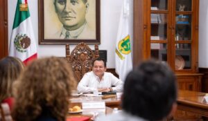 Huacho Díaz presenta esquemas a favor de la niñez de Yucatán