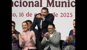 Alejandro Armenta acude a encuentro nacional municipal