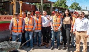 Huacho Díaz lleva trabajos de bacheo al sur de Mérida